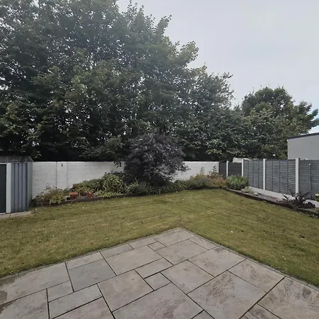 Stylish Spacious 4 Bedroom House Apartment